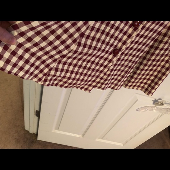 Pretty maroon checker pattern - Picture 4 of 6